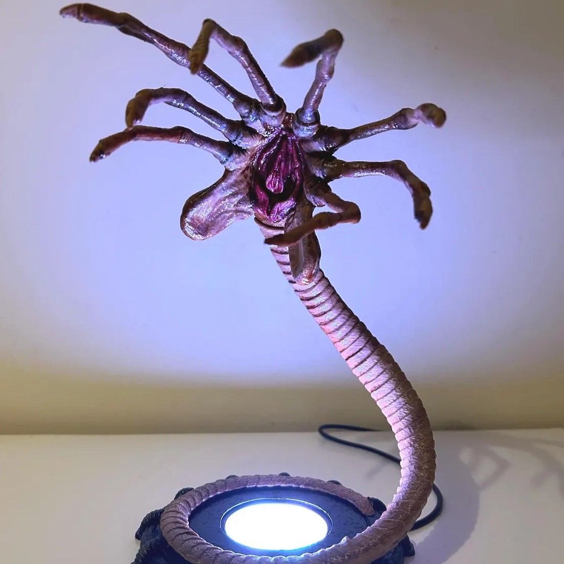 Lampka nocna Alien Facehugger, – Neon Sign Party recenzja i cena