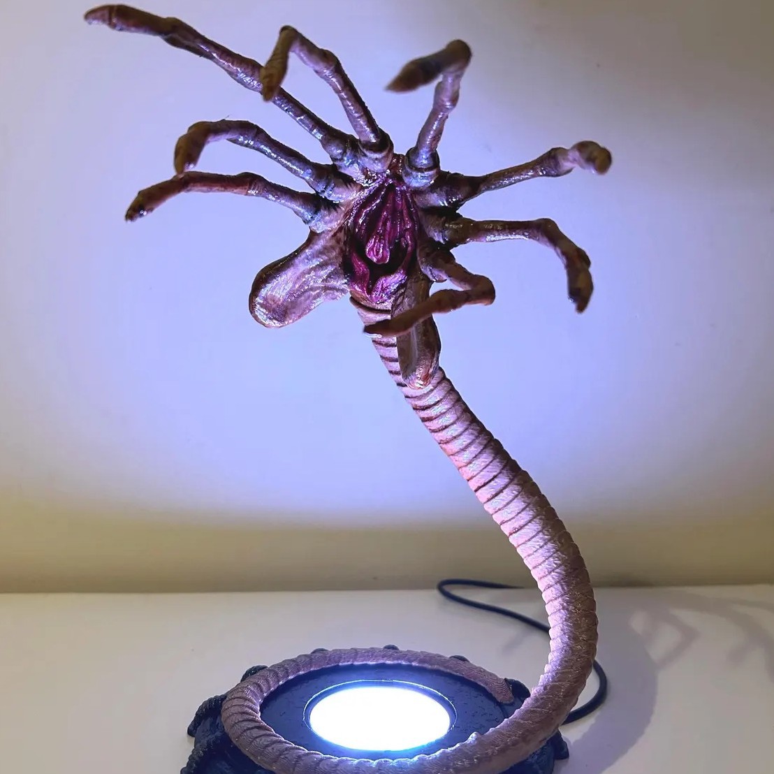Lampka nocna Alien Facehugger, – Neon Sign Party recenzja i cena