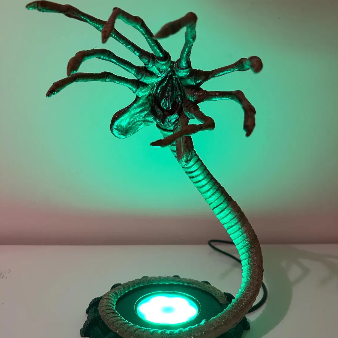 Lampka nocna Alien Facehugger, – Neon Sign Party recenzja i cena