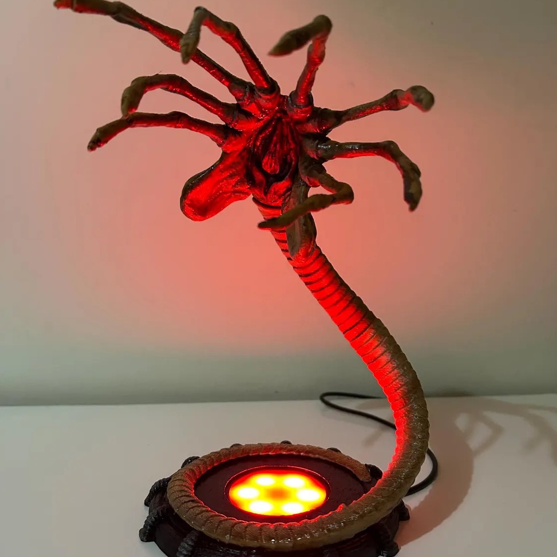 Lampka nocna Alien Facehugger, – Neon Sign Party recenzja i cena